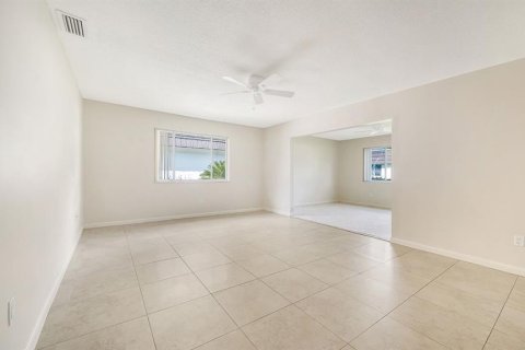 House in Sarasota, Florida 2 bedrooms, 123.75 sq.m. № 2294650 - photo 7