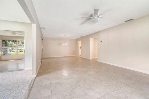 House in Sarasota, Florida 2 bedrooms, 123.75 sq.m. № 2294650 - photo 11