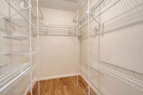 House in Sarasota, Florida 2 bedrooms, 123.75 sq.m. № 2294650 - photo 26
