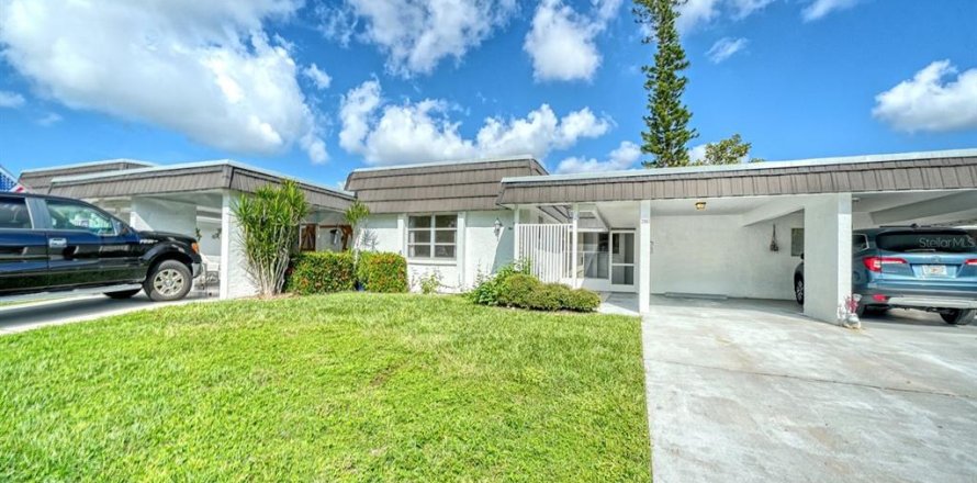 House in Sarasota, Florida 2 bedrooms, 123.75 sq.m. № 2294650