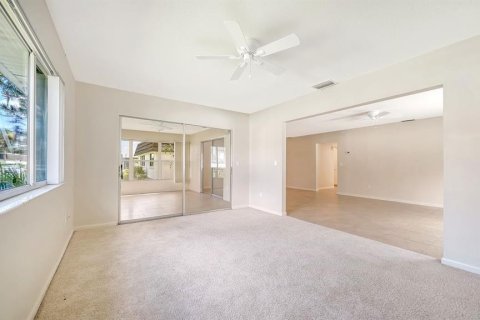 House in Sarasota, Florida 2 bedrooms, 123.75 sq.m. № 2294650 - photo 9