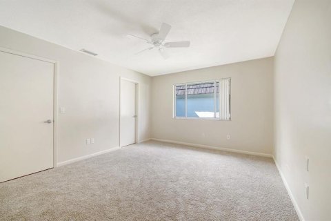 House in Sarasota, Florida 2 bedrooms, 123.75 sq.m. № 2294650 - photo 21