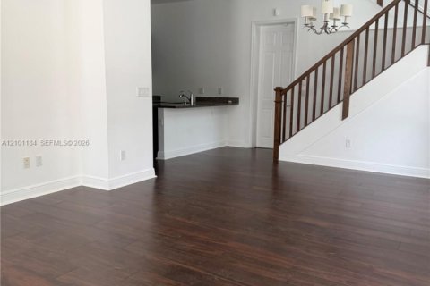 Condo in Doral, Florida, 5 bedrooms № 2401258 - photo 9