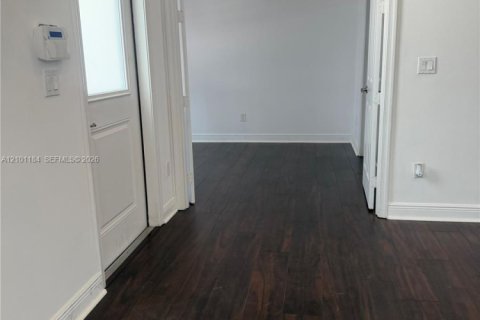 Condo in Doral, Florida, 5 bedrooms № 2401258 - photo 10