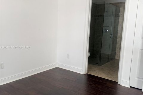 Condo in Doral, Florida, 5 bedrooms № 2401258 - photo 11