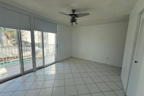 Condominio en venta en Miami Beach, Florida, 2 dormitorios, 85.47 m2 № 1971875 - foto 14