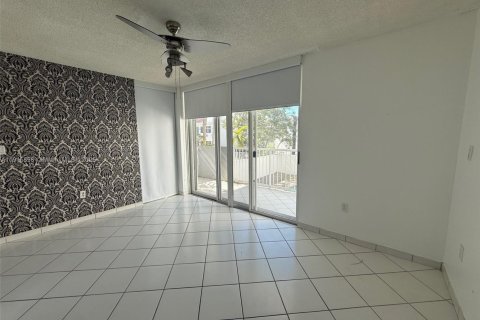 Condominio en venta en Miami Beach, Florida, 2 dormitorios, 85.47 m2 № 1971875 - foto 13