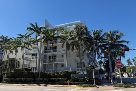 Condominio en venta en Miami Beach, Florida, 2 dormitorios, 85.47 m2 № 1971875 - foto 2