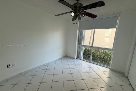 Condominio en venta en Miami Beach, Florida, 2 dormitorios, 85.47 m2 № 1971875 - foto 21
