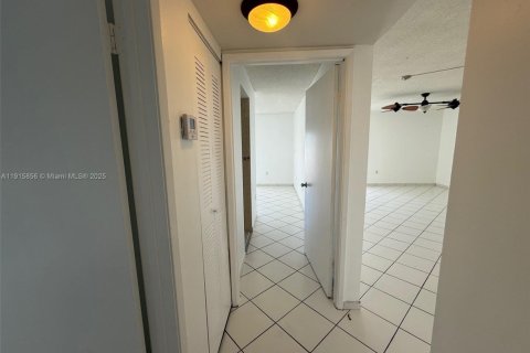Condominio en venta en Miami Beach, Florida, 2 dormitorios, 85.47 m2 № 1971875 - foto 23