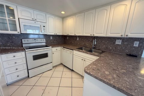 Condominio en venta en Miami Beach, Florida, 2 dormitorios, 85.47 m2 № 1971875 - foto 8