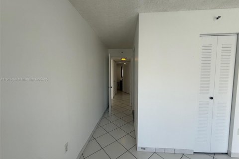 Condominio en venta en Miami Beach, Florida, 2 dormitorios, 85.47 m2 № 1971875 - foto 19