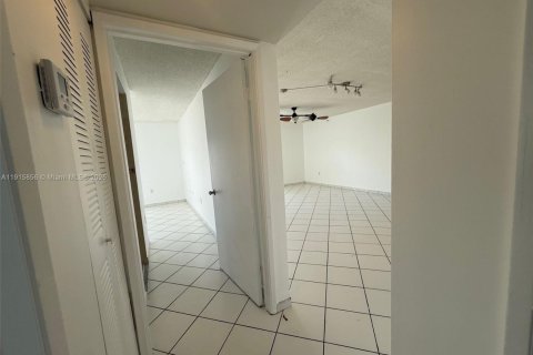 Condominio en venta en Miami Beach, Florida, 2 dormitorios, 85.47 m2 № 1971875 - foto 11