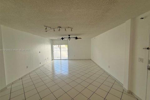 Condominio en venta en Miami Beach, Florida, 2 dormitorios, 85.47 m2 № 1971875 - foto 25