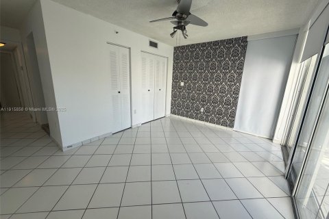 Condominio en venta en Miami Beach, Florida, 2 dormitorios, 85.47 m2 № 1971875 - foto 15