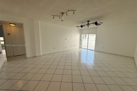 Condominio en venta en Miami Beach, Florida, 2 dormitorios, 85.47 m2 № 1971875 - foto 24