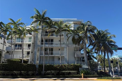 Condominio en venta en Miami Beach, Florida, 2 dormitorios, 85.47 m2 № 1971875 - foto 1