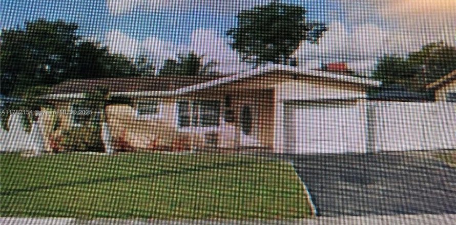 Villa ou maison à Lauderhill, Floride 5 chambres, 140.1 m2 № 1938055