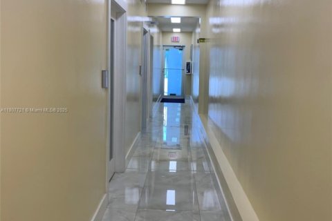 Immobilier commercial à vendre à Miami, Floride № 1864878 - photo 4