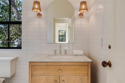 Propiedad comercial en venta en Miami, Florida № 1983643 - foto 27