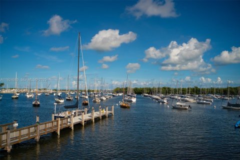 Propiedad comercial en venta en Miami, Florida № 1983643 - foto 9