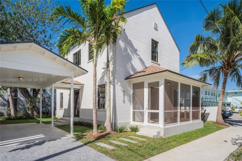 Propiedad comercial en venta en Miami, Florida № 1983643 - foto 4