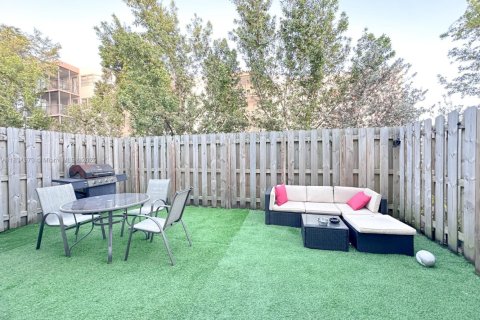 Adosado en venta en Miami, Florida, 3 dormitorios, 128.02 m2 № 1809822 - foto 12