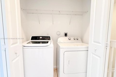 Adosado en venta en Miami, Florida, 3 dormitorios, 128.02 m2 № 1809822 - foto 8
