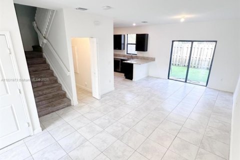 Adosado en venta en Miami, Florida, 3 dormitorios, 128.02 m2 № 1809822 - foto 10