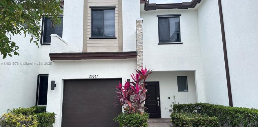 Adosado en Miami, Florida 3 dormitorios, 128.02 m2 № 1809822