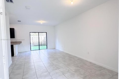 Adosado en venta en Miami, Florida, 3 dormitorios, 128.02 m2 № 1809822 - foto 15