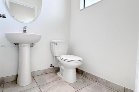 Adosado en venta en Miami, Florida, 3 dormitorios, 128.02 m2 № 1809822 - foto 13