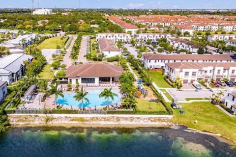 Adosado en venta en Miami, Florida, 3 dormitorios, 128.02 m2 № 1809822 - foto 3