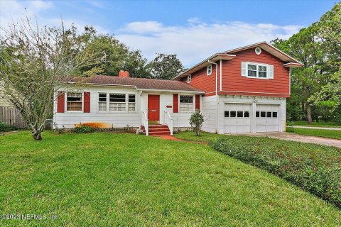 House in Jacksonville, Florida 4 bedrooms, 141.58 sq.m. № 776369 - photo 1