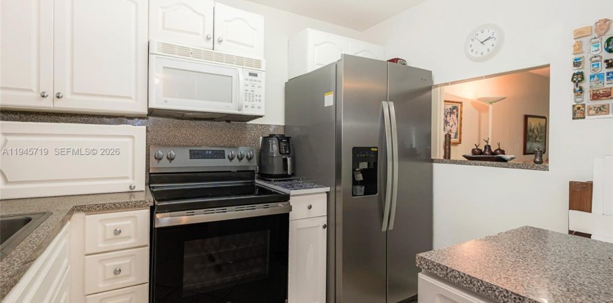 Кондоминиум с 2 спальнями в Санрайз, Флорида № 2002054