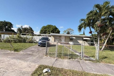 Купить виллу или дом в Майами, Флорида 4 спальни, 115.48м2, № 2005945 - фото 2