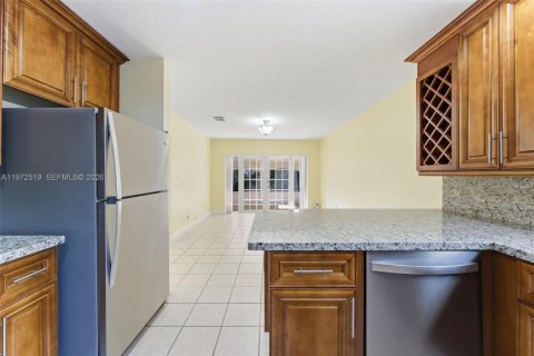 House in Miami, Florida 3 bedrooms, 160.35 sq.m. № 2033496 - photo 10