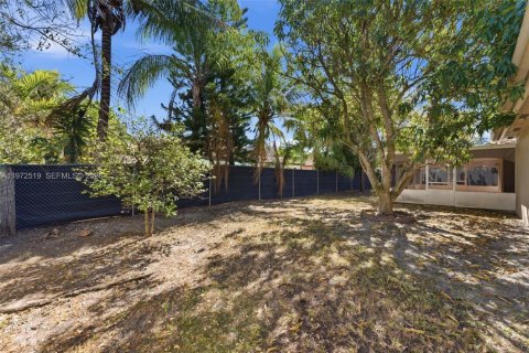 House in Miami, Florida 3 bedrooms, 160.35 sq.m. № 2033496 - photo 25