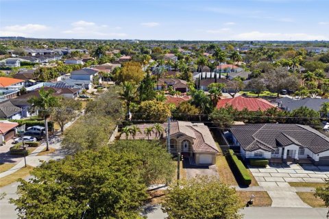 House in Miami, Florida 3 bedrooms, 160.35 sq.m. № 2033496 - photo 29