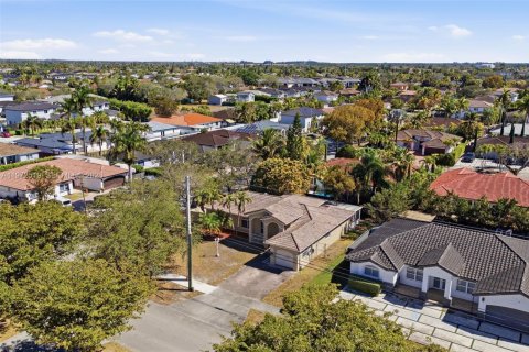 House in Miami, Florida 3 bedrooms, 160.35 sq.m. № 2033496 - photo 28