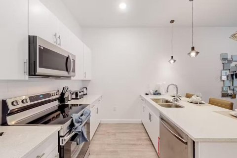Adosado en alquiler en Davenport, Florida, 4 dormitorios, 187.66 m2 № 1010594 - foto 2