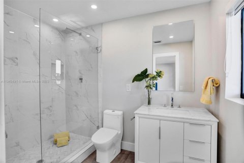 Villa ou maison à louer à Miami, Floride: 6 chambres, 320.14 m2 № 1984764 - photo 26
