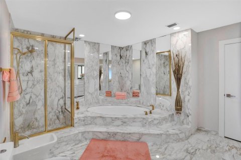 Villa ou maison à louer à Miami, Floride: 6 chambres, 320.14 m2 № 1984764 - photo 18