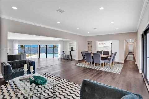 Villa ou maison à louer à Miami, Floride: 6 chambres, 320.14 m2 № 1984764 - photo 8