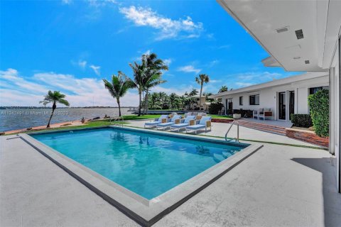 Villa ou maison à louer à Miami, Floride: 6 chambres, 320.14 m2 № 1984764 - photo 5