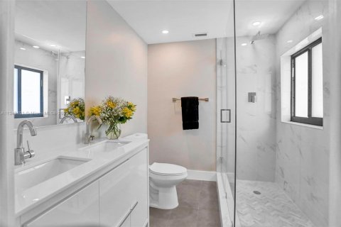 Villa ou maison à louer à Miami, Floride: 6 chambres, 320.14 m2 № 1984764 - photo 30