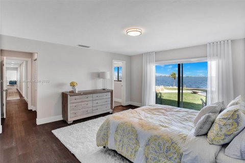 Villa ou maison à louer à Miami, Floride: 6 chambres, 320.14 m2 № 1984764 - photo 25