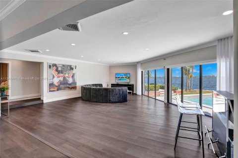 Villa ou maison à louer à Miami, Floride: 6 chambres, 320.14 m2 № 1984764 - photo 14