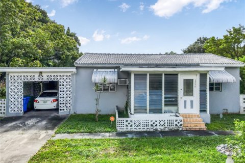 Купить виллу или дом в Майами, Флорида 2 спальни, 130.99м2, № 1972456 - фото 1