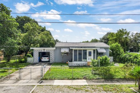 Купить виллу или дом в Майами, Флорида 2 спальни, 130.99м2, № 1972456 - фото 2